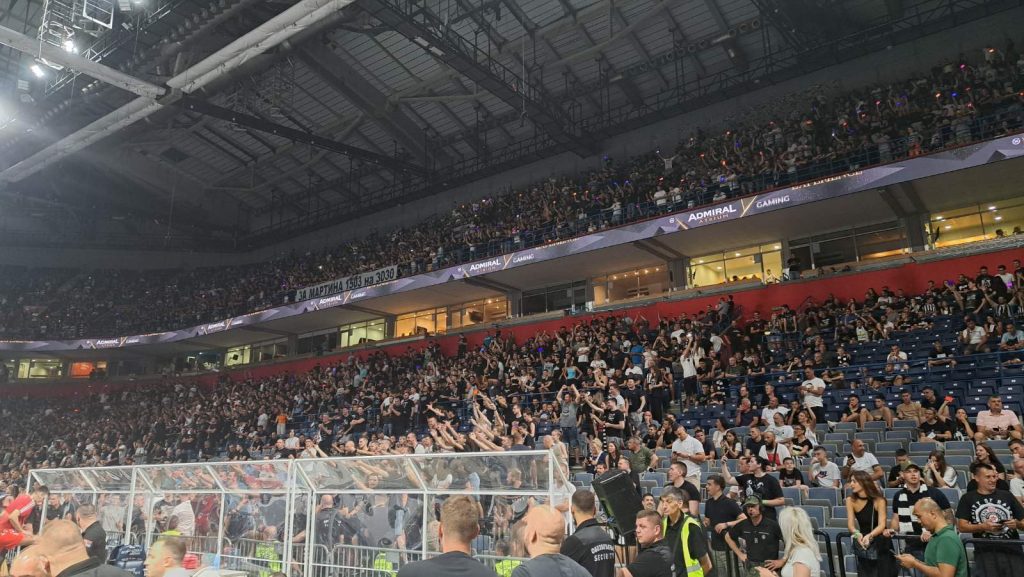 NOVE PROZIVKE „Grobari“ ponovo udarili na Petruševa! Tribine svetle u karakterističnim bojama (VIDEO)