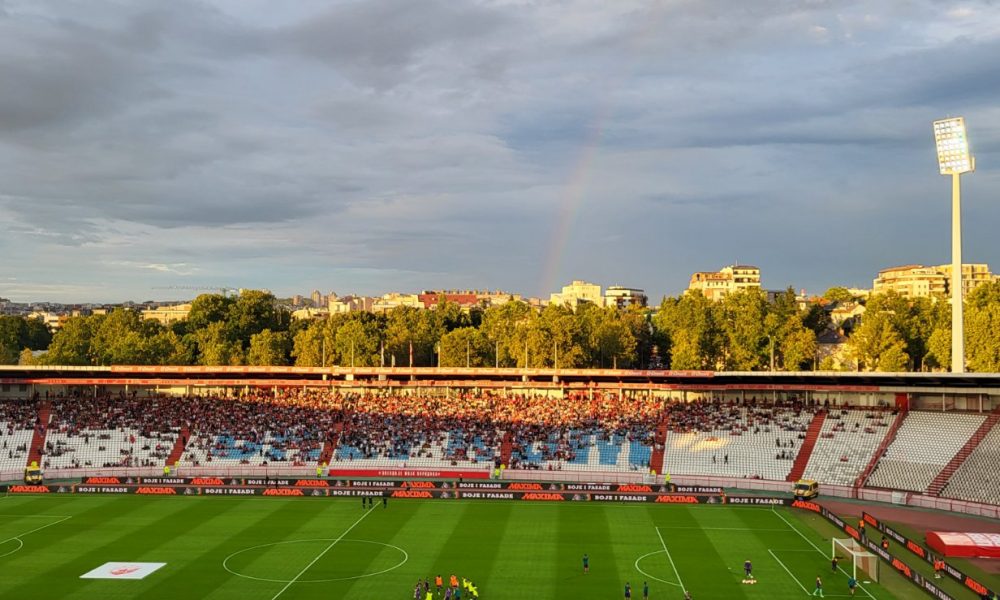 PRVI SNIMCI PRED SPEKTAKL Oko stadiona pivo i priča, na tribinama strah od kiše (VIDEO)