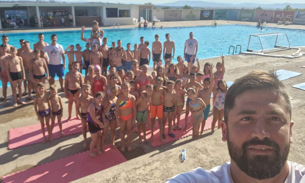 RADOST NAJMLAĐIH U GRAČANICI Rađen sa mališanima o tehnikama plivanja i vaterpolu! Veliki odziv dece na KiM (FOTO+VIDEO)