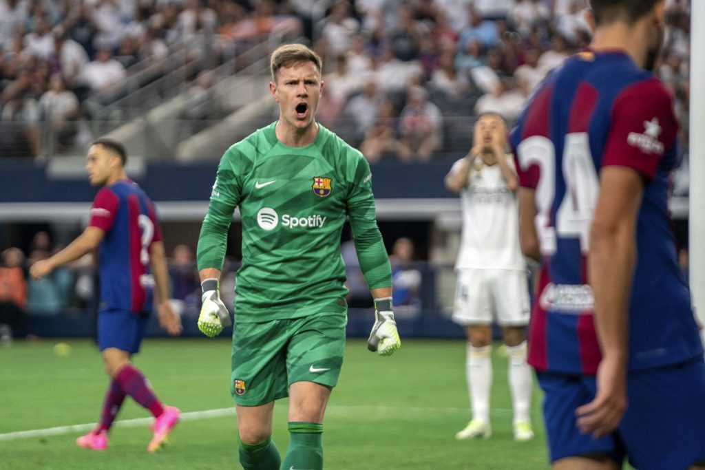 „BOMBA“ NA „KAMP NOU“ Barsa pronašla zamenu za Ter Štegena! Čuveni golman se vraća iz penzije i staje na gol velikana (FOTO)