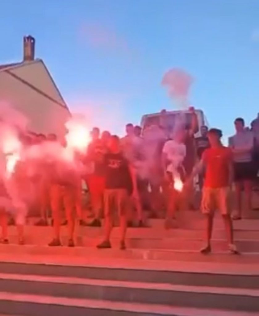 TOPAO DOČEK ZA „BRAĆU“ GRKE „Delije“ iz Niša napravile bakljadu za fudbalere Olimpijakosa (VIDEO)