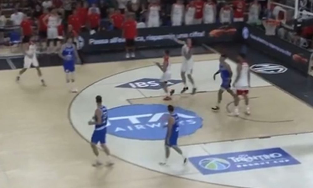 JEDNA OD LUĐIH ZAVRŠNICA Delovalo je da je sve gotovo, a onda… Bum! Pogodak sa celog terena (VIDEO)