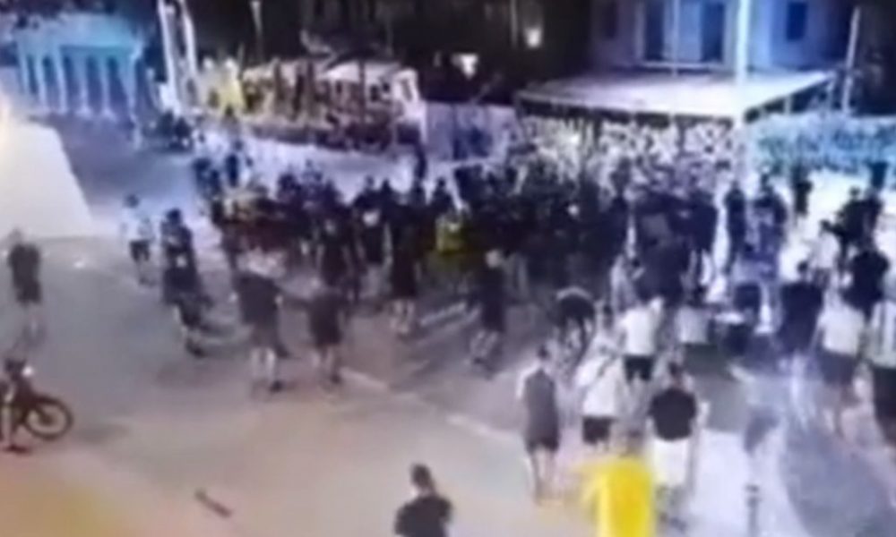 JEZIVO Grčki mediji objavili novi snimak tuče u Atini! Huligani čekali znak za napad (VIDEO)