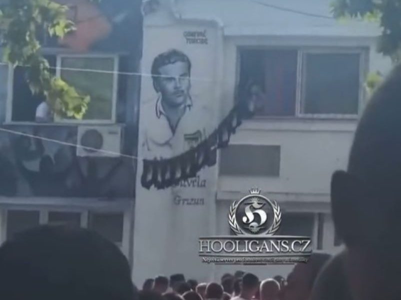 GORE DRUŠTVENE MREŽE „Torcida“ izložila obeležja koja je ukrala od navijača Partizana i PAOK-a (VIDEO)