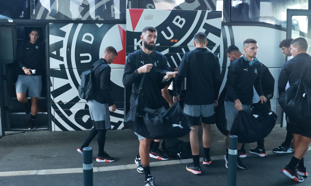 HIT PRIČA Bivši trener Partizana ispratio crno-bele u Baku (FOTO)