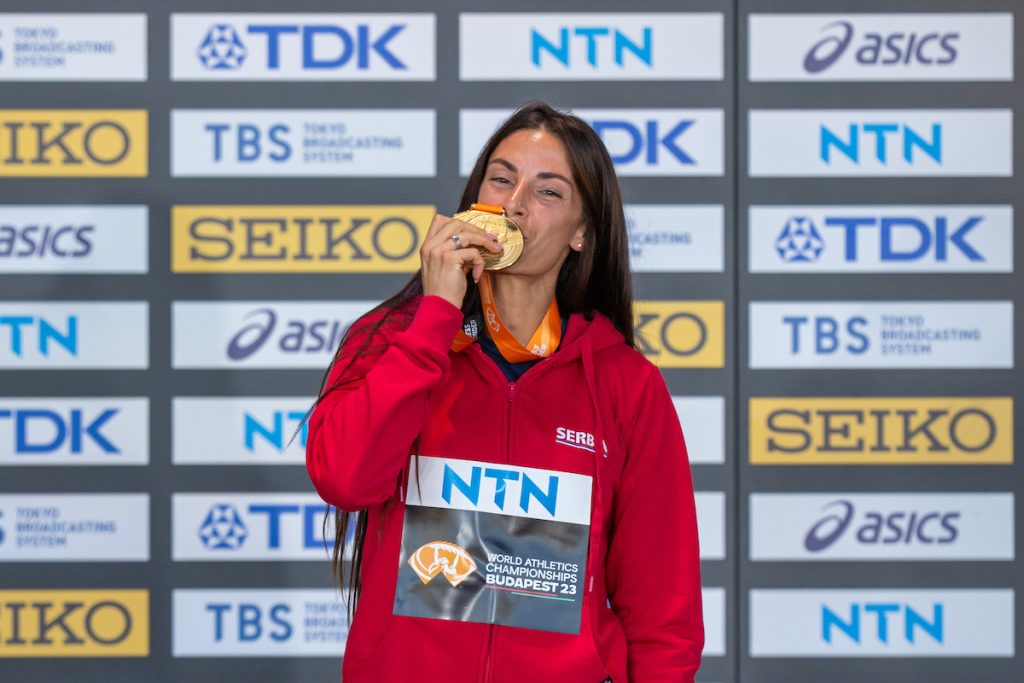 NAJAVA ZLATA U PARIZU? Ivana Vuleta poslala svima snažnu poruku (FOTO)