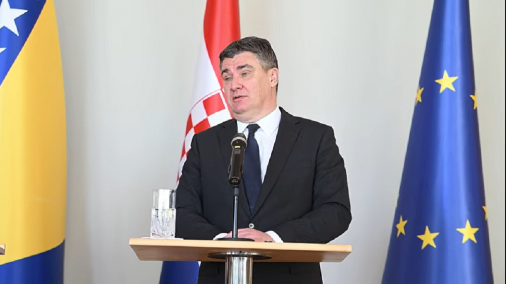 PREDSEDNIK HRVATSKE U SVOM STILU: Išli su dole da se… (VIDEO)