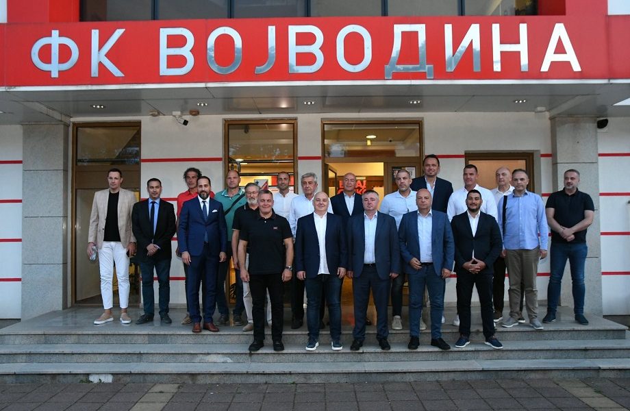 UJEDINILO SE DEVET KLUBOVA Zvanično osnovano Sportsko društvo Vojvodina