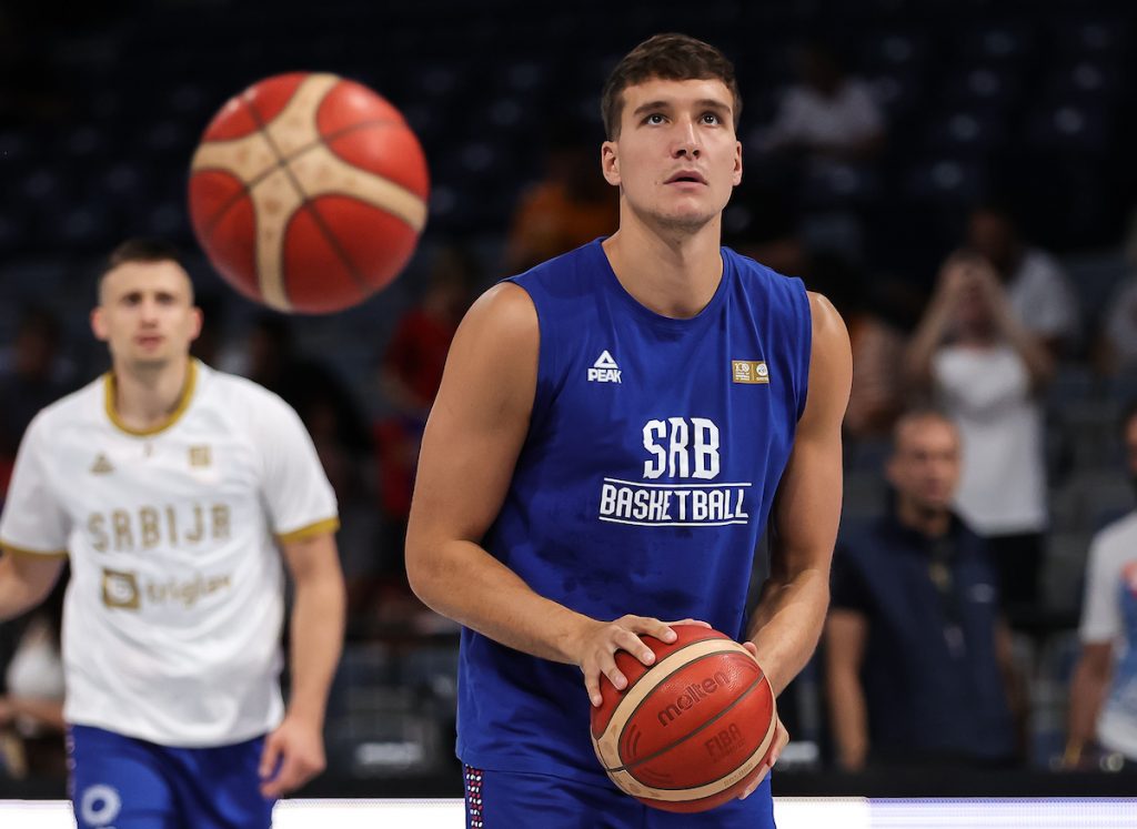 LEP JUBILEJ Poklon za Bogdanovića pre početka meča! Evo čime ga je zaslužio (FOTO/VIDEO)