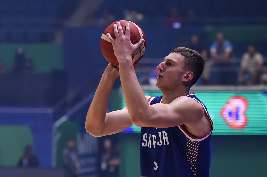 OVO NAM JE POTREBNO Jović „zapalio mrežice“ u Manili! „Cepa“ trojke kao da sutra ne postoji (VIDEO)