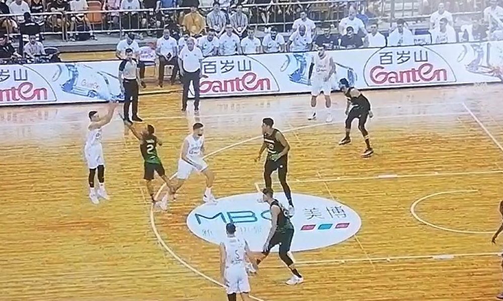 BUUUM! Trojka Avramovića sa osam metara u završnici prve četvrtine umirila Brazilce (VIDEO)