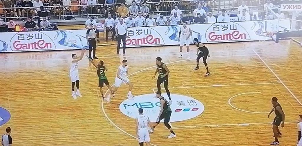 BUUUM! Trojka Avramovića sa osam metara u završnici prve četvrtine umirila Brazilce (VIDEO)