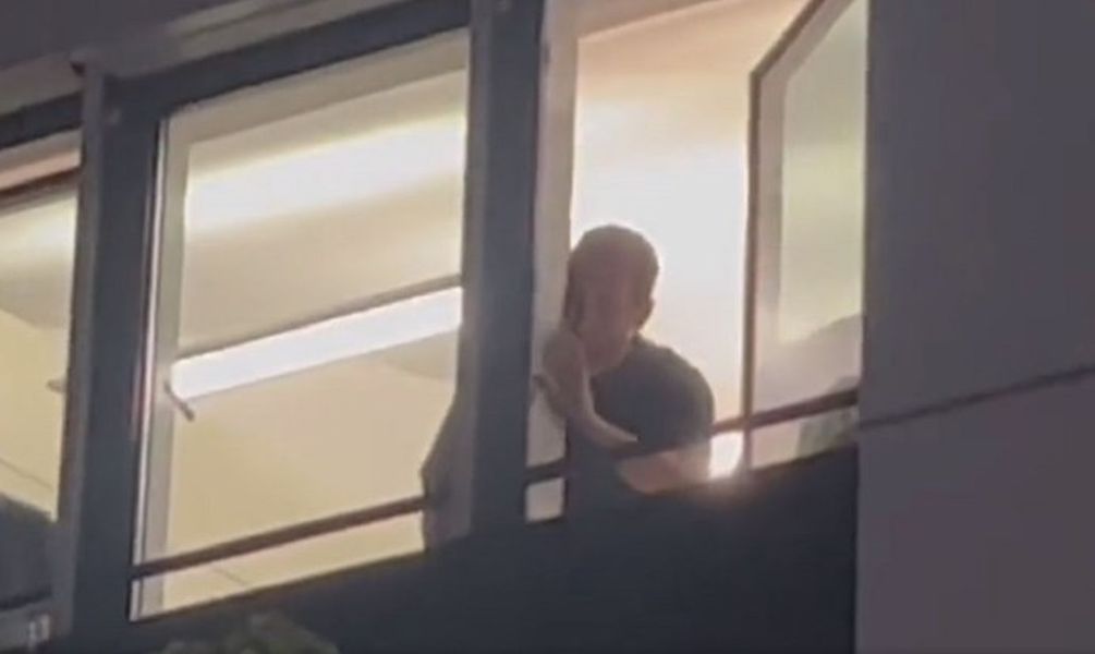 NAJLUĐI TRANSFER Kejn kasno u noć potpisao za Bajern! Haos pod prozorom klupskih prostorija (VIDEO)