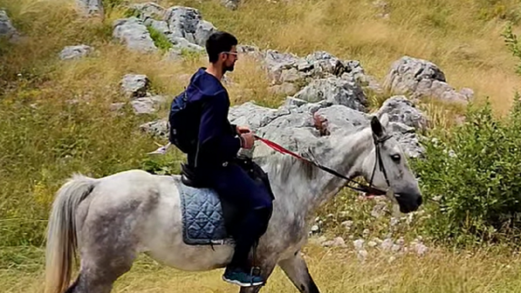 HIT SCENA Đoković na konju obilazi Crnu Goru (FOTO+VIDEO)