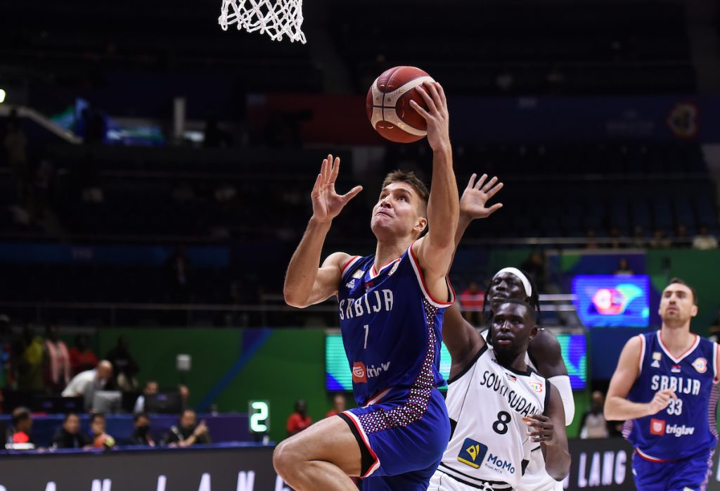 ŠUTERSKA RAPSODIJA Srbija „sipala“ trojke i ostala neporažena! Sa „stotkom“ u drugu fazu Mundobasketa (VIDEO)