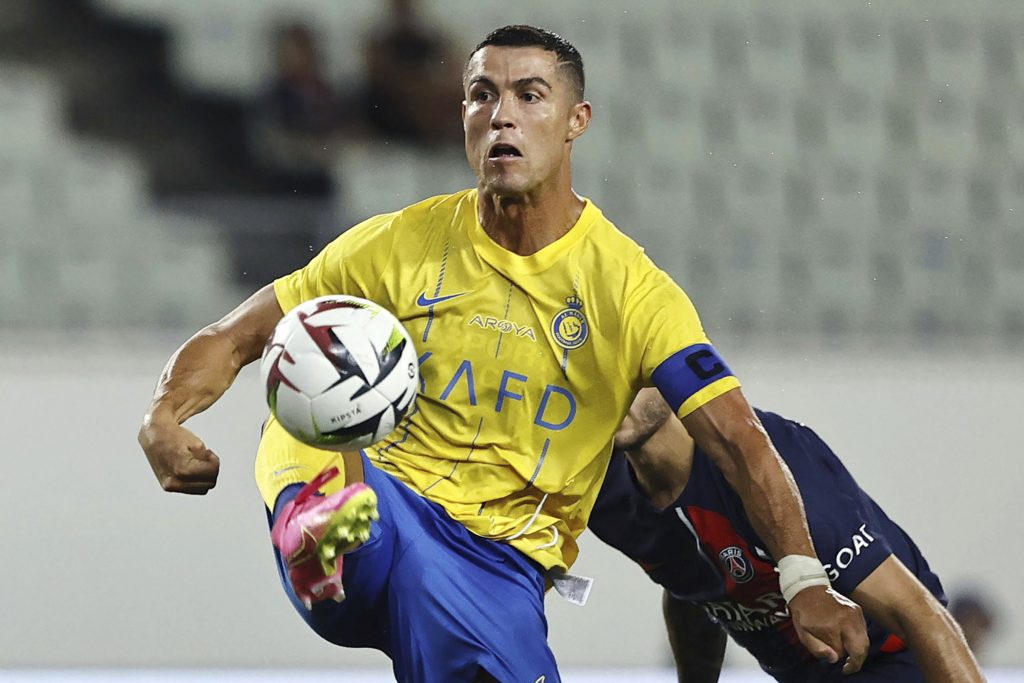 DA SE ZNA KO JE GAZDA Ronaldo: Dovedite mi njega za trenera… Čelnici kluba: Ne može!