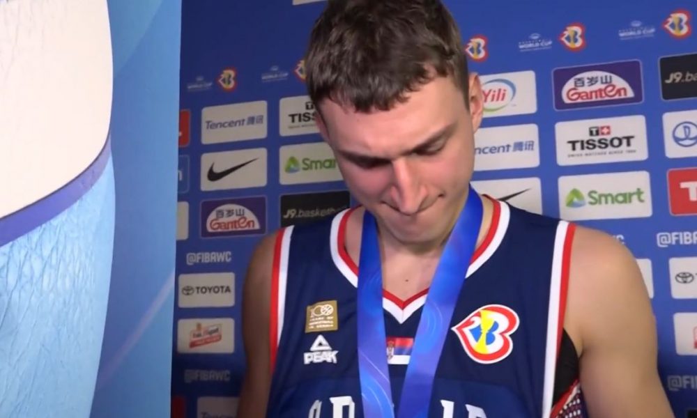SUZE SVE GOVORE Jović još jednom pokazao koliko mu je teško: Više mi znači što sam postao bolji čovek, nego bolji igrač! (VIDEO)