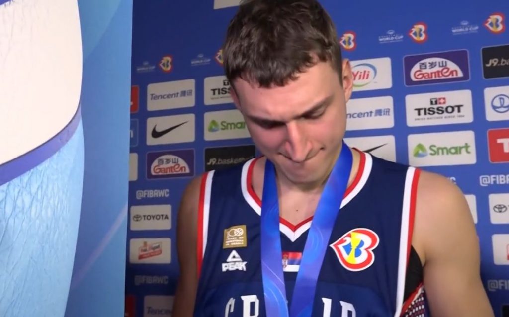 SUZE SVE GOVORE Jović još jednom pokazao koliko mu je teško: Više mi znači što sam postao bolji čovek, nego bolji igrač! (VIDEO)