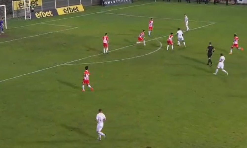 KAKVA GOLČINA Čukarički ponovo poveo! Glazer je samo gledao loptu kako ulazi „pod prečku“! (VIDEO)