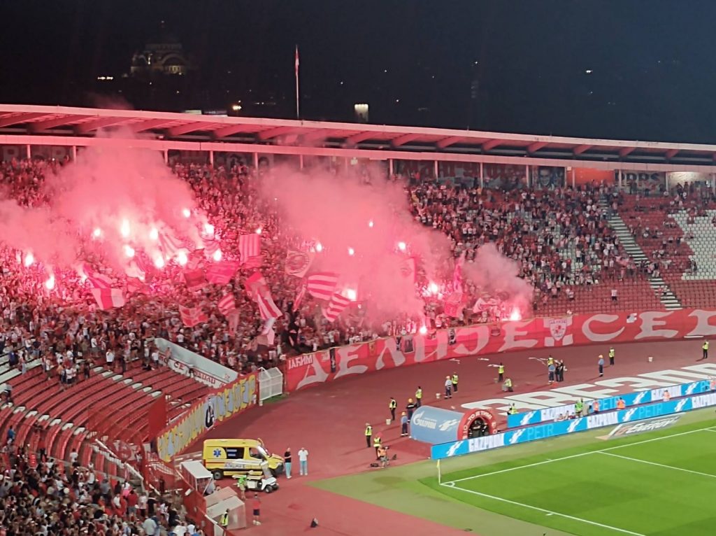 ŽURKA JE POČELA Preko 20 hiljada navijača na „Marakani“, „delije“ upalile „svećice“ (VIDEO)