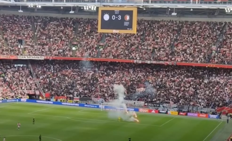 Nastavlja se utakmica koja je u nedelju prekinuta u Amsterdamu! U Ajaksu su nezadovoljni