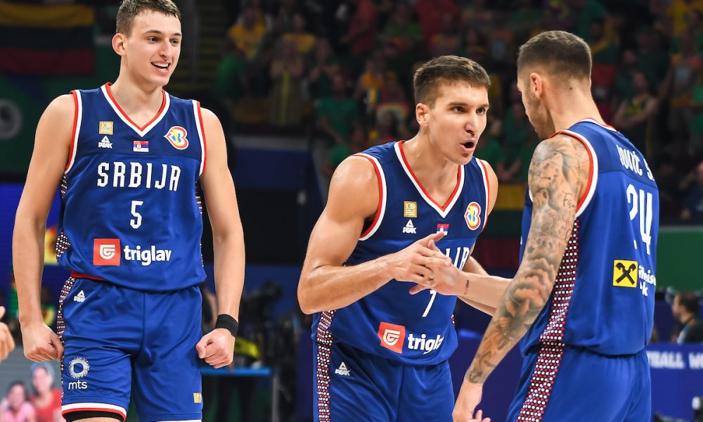 UOPŠTE NE IZGLEDA DOBRO Srpski reprezentativac napustio teren zbog povrede (VIDEO)