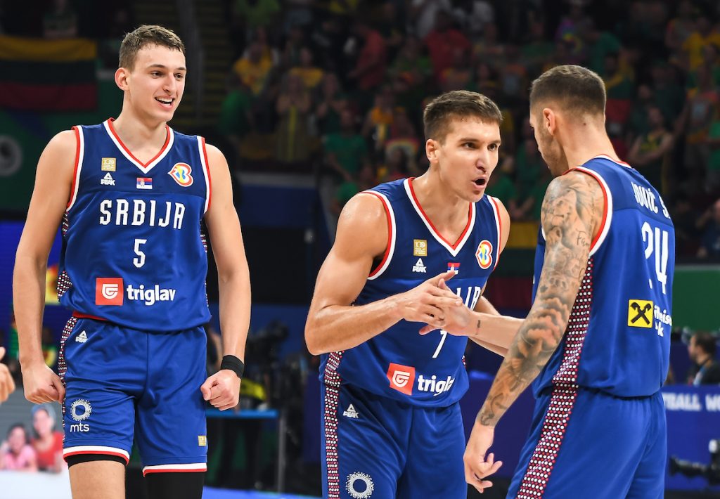 UOPŠTE NE IZGLEDA DOBRO Srpski reprezentativac napustio teren zbog povrede (VIDEO)