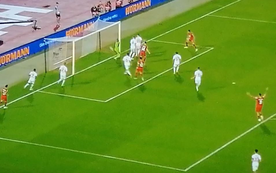 JEDNI ŠIRILI RUKE, DRUGI SE HVATALI ZA GLAVU Neverovatno je šta Vlahović nije pogodio (VIDEO)