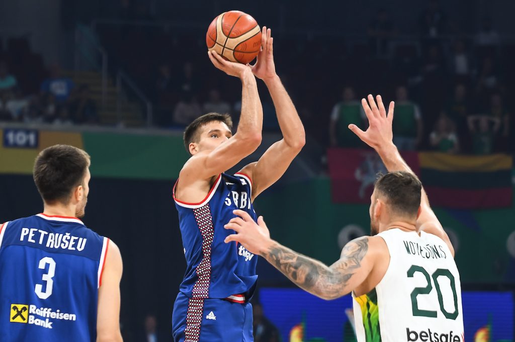 MA, TAKO JE! Bogdanović je „za volanom“! Kapiten preuzeo stvari u svoje ruke… „Bomba“ sa osam metara! Srbija vodi (VIDEO)