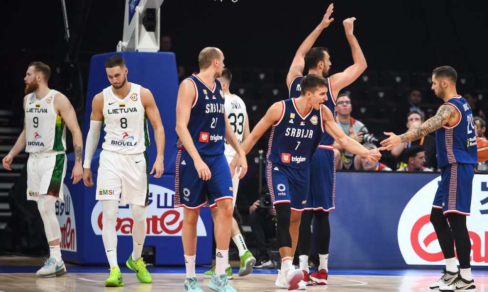 BRAVO, BRAVO, BRAVO Srbija demolirala starog rivala i prošla u polufinale! Biće borbe za medalju! (VIDEO)