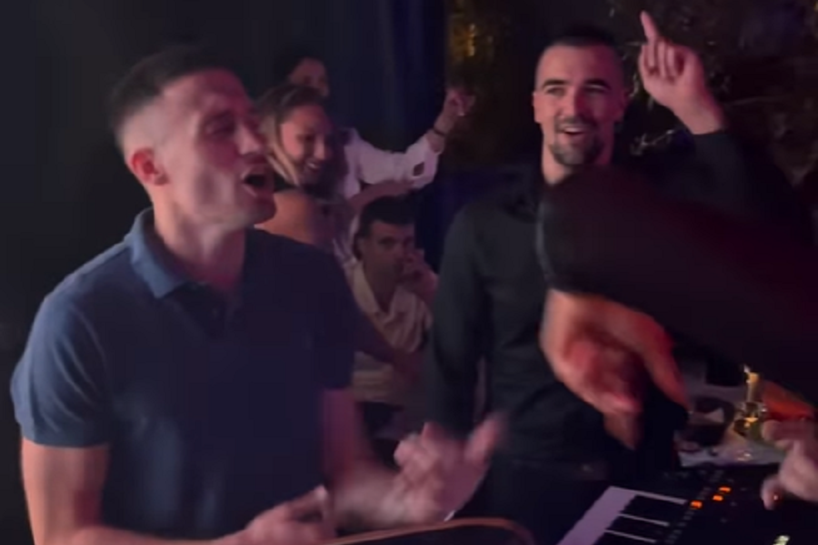 ALEKSA ZAPEVAO Avramović glavni na terenu, ali i van njega (VIDEO)