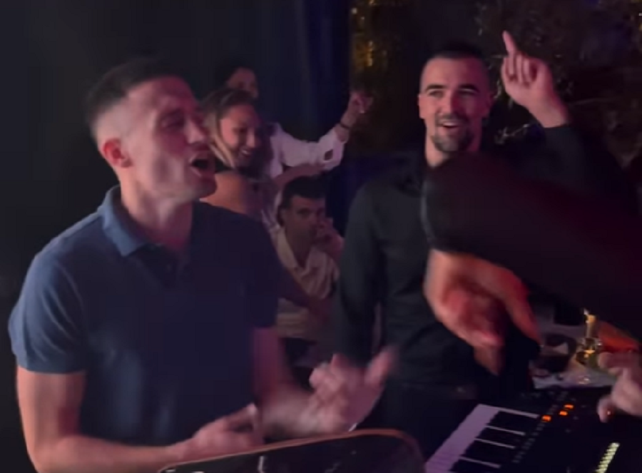 ALEKSA ZAPEVAO Avramović glavni na terenu, ali i van njega (VIDEO)
