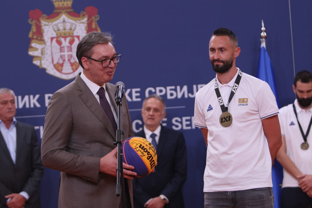 Posle košarkaša, Vučić primio i basketaše: Za zlato u Parizu – 200.000 evra!