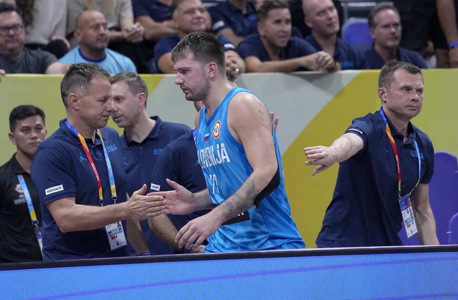 NOVI ŠOU SLOVENCA Dončić psovao sudije na pogrešnom jeziku, pa dobio tehničku… (VIDEO)