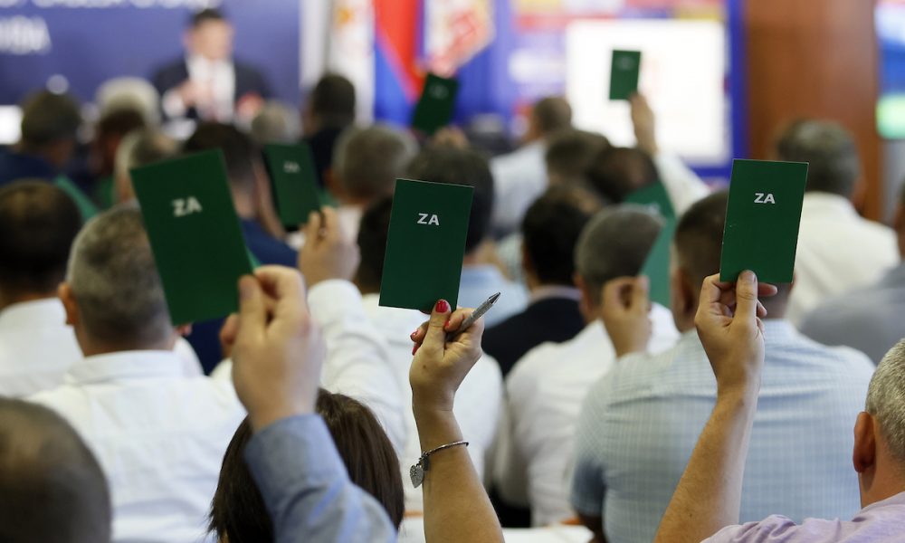 PRITISAK ZVEZDE URODIO PLODOM Fudbalski savez Srbije smenio važnog čoveka u organizaciji!