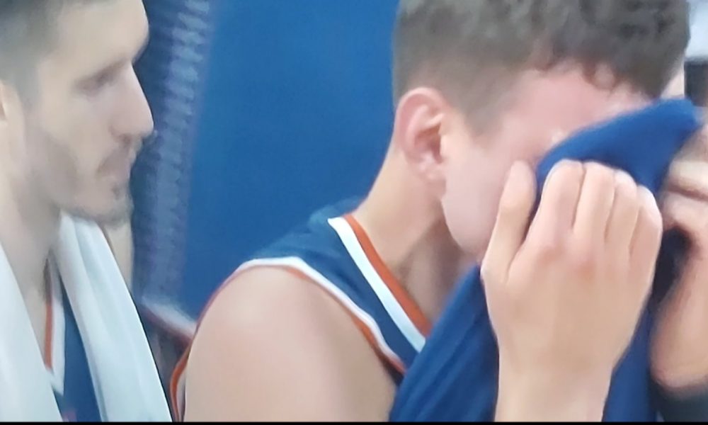 KAMEN BI ZAPLAKAO Bole suze neutešnog Jovića, dečko glavu gore, ima vremena za zlato! (VIDEO)
