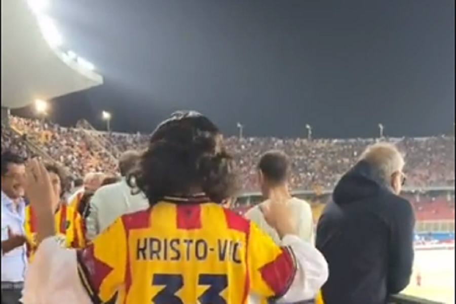 KRSTOVIĆ POSTAO „BOG“ U LEĆEU Italijani poludeli za njim, upoređuju ga sa Hristom (VIDEO)