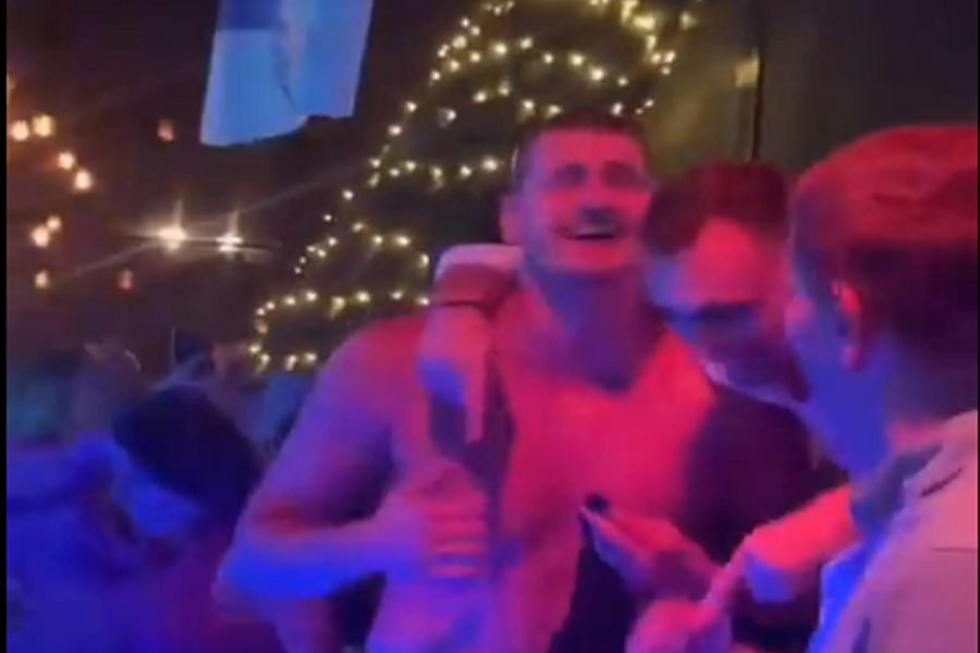 JOKIĆ NAJVESILIJI Nikola se skinuo, pa u transu slavio uspehe srpskih sportista (VIDEO)