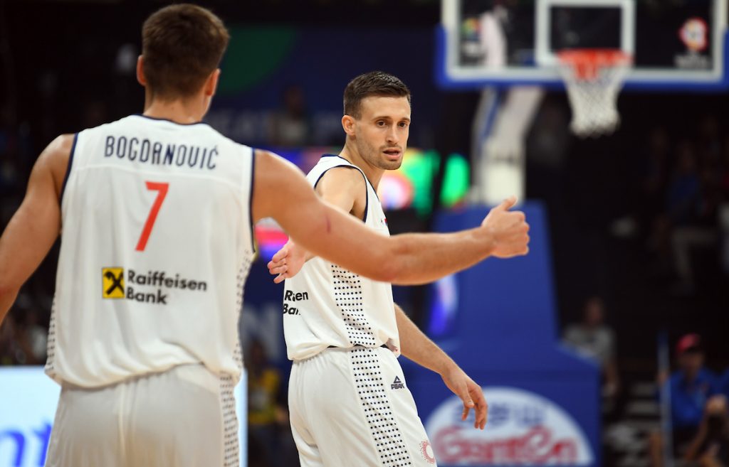 OVO JE UMETNOST Aleksa, stavi masku kada već toliko kradeš! Još jedna defanzivna bravura Avramovića (VIDEO)