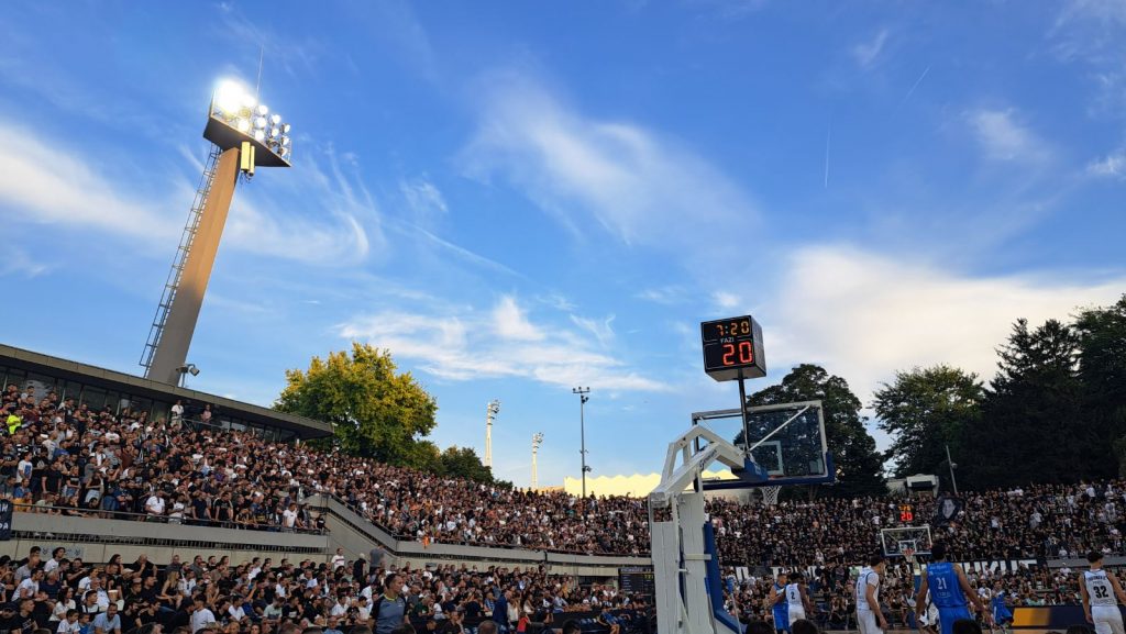 SPEKTAKL NA TAŠMAJDANU Partizan napunio tribine, sjajna atmosfera i prelepo vreme! (VIDEO)