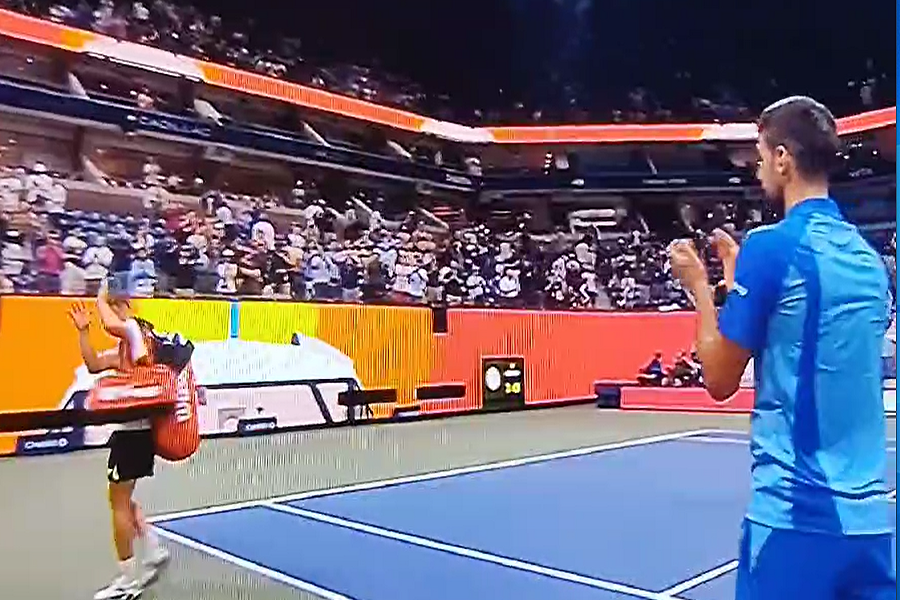 ŠMEKERSKI POTEZ Novak velikim aplauzom ispratio Đerea sa terena (VIDEO)