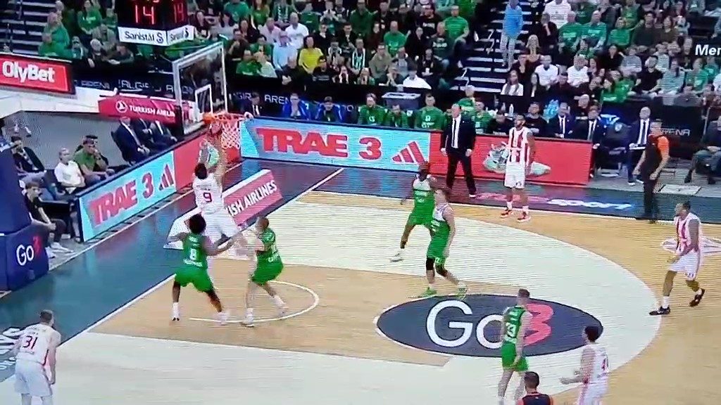 KAKVA SARADNJA! Teodosić i Mitrović „plešu“ po Kaunasu (VIDEO)