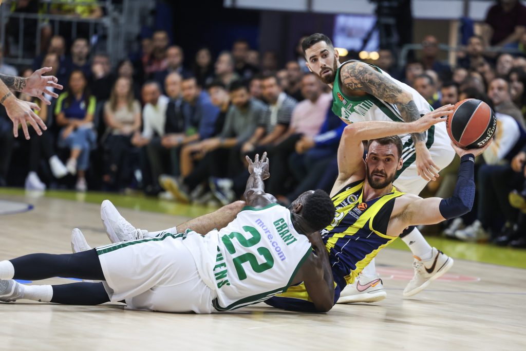 EVROLIGA Nepogrešivi Gudurić pobedio moćnog Lesora! Olimpijakos „ranjen“ na Partizan u četvrtak (VIDEO)