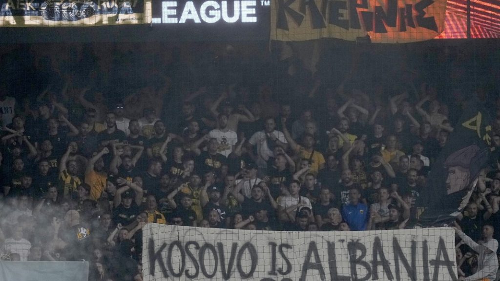 BRZA REAKCIJA AEK pronašao osobe koje su podigle sramni transparent, evo šta ih čeka…