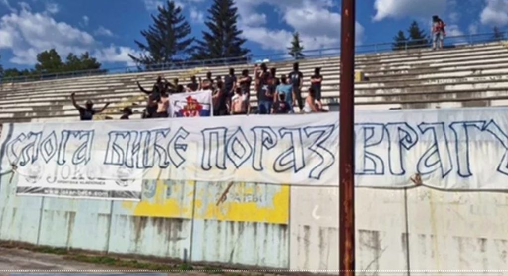 Tragedija na KiM ujedinila sve „ultrase“! Pogledajte dirljiv snimak navijačkih grupa u Srbiji (VIDEO)