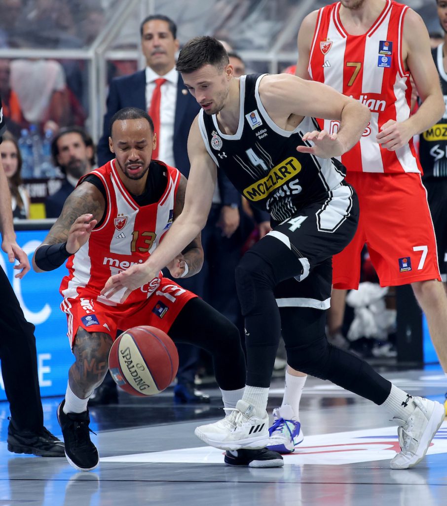 NAVIJAČI ZVEZDE KIVNI NA SUDIJE Objavili kompilaciju od čak osam spornih situacija iz „Arene“ (VIDEO)