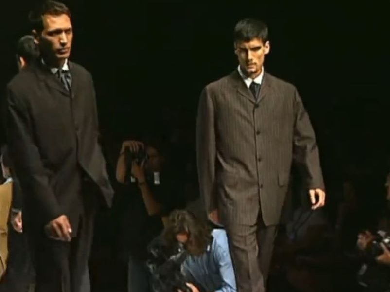 DA LI GA PREPOZNAJETE? Danas je jedan od najuspešnijih trenera, a pre tri decenije je snimljen na modnoj pisti (VIDEO)