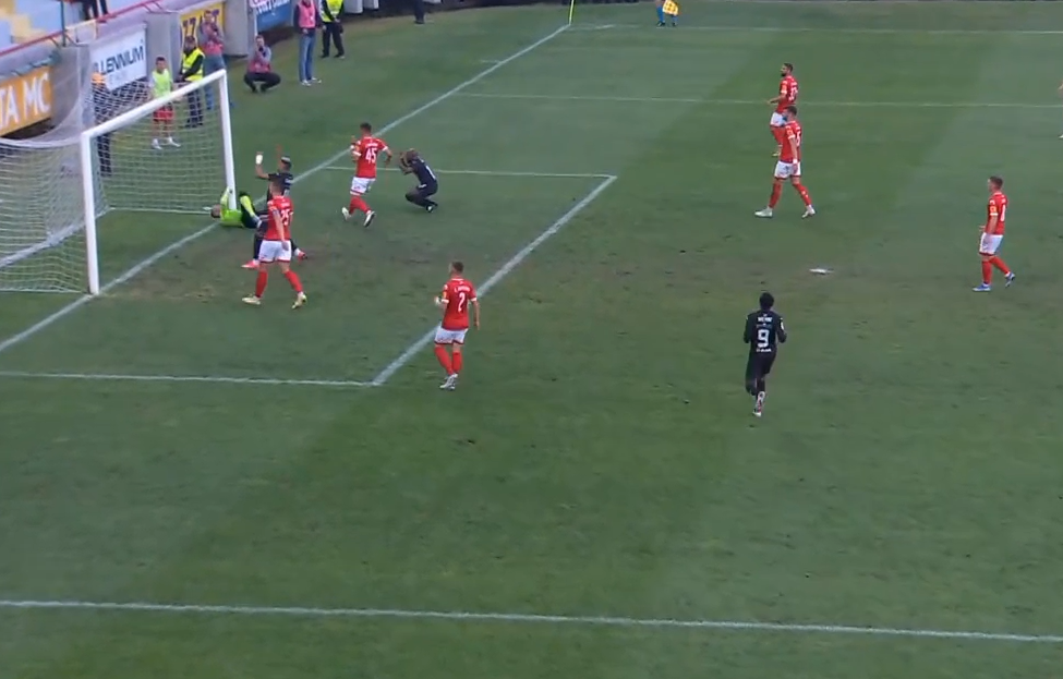 AUUU, ŠTA PROMAŠI KALULU?! Pogledajte zicer koji ofanzivni vezista Partizana nije pretvorio u gol (VIDEO)