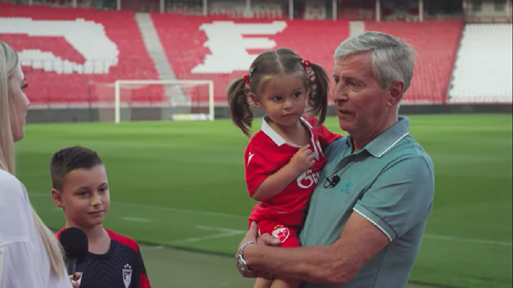 PRIČE SA „MARAKANE“ Legendarni Pižon sa unucima na stadionu „Rajko Mitić“ (VIDEO)