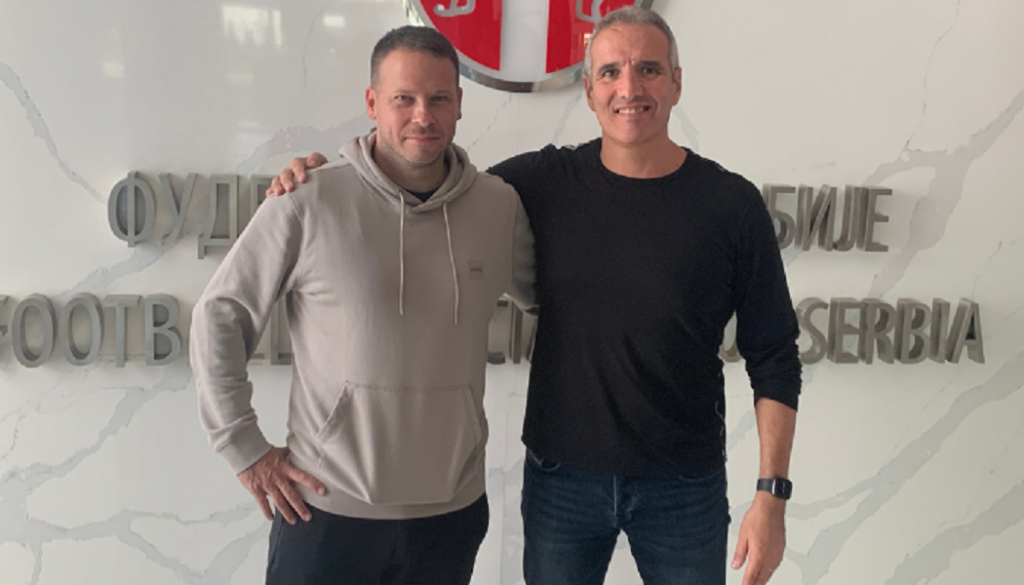 PODRŠKA Selektor srpskih rukometašica pomaže muškom nacionalnom timu